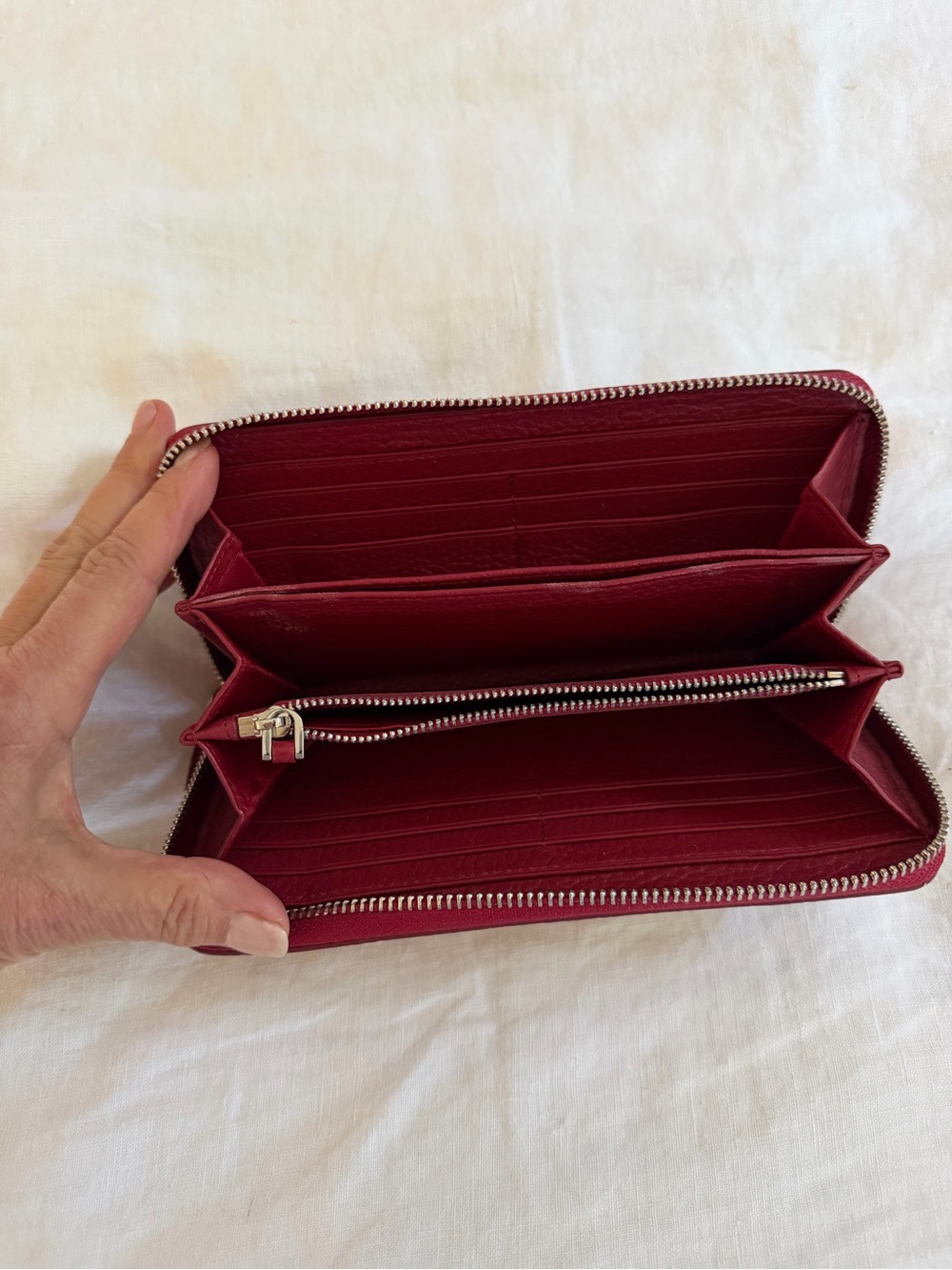 Valentino Red Rockstud Zip Wallet in Garnet Leather - Picture 3 of 3